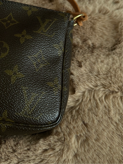 Louis Vuitton Pochette