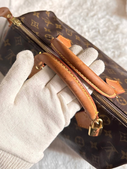 Louis Vuitton Speedy 30