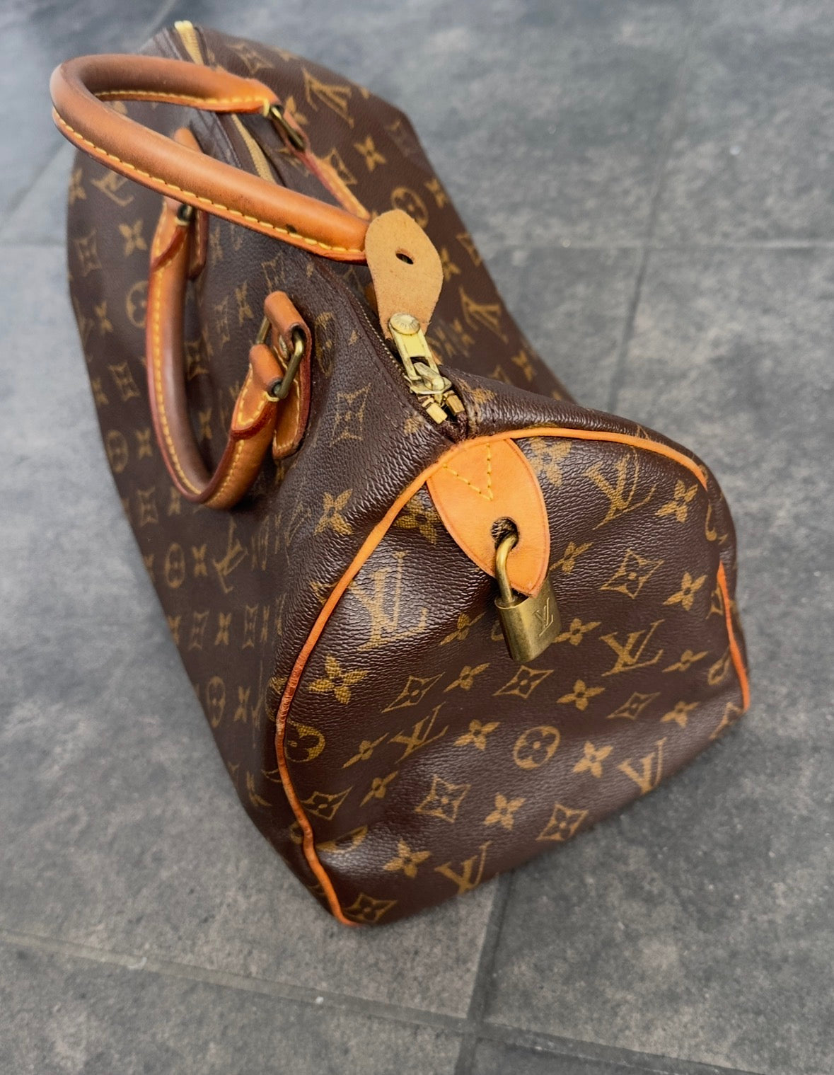 Louis Vuitton Speedy 30