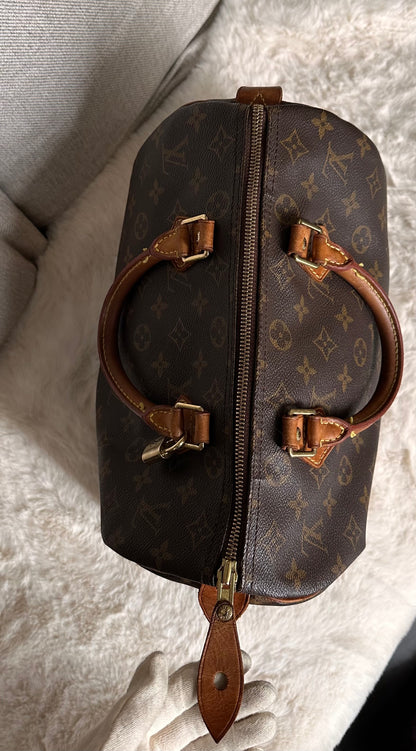 Louis Vuitton Speedy 30