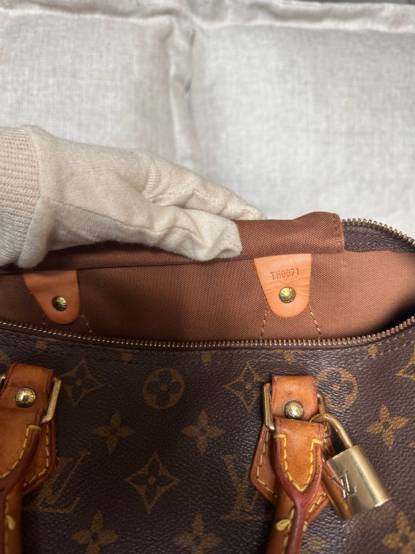 Louis Vuitton Speedy 30