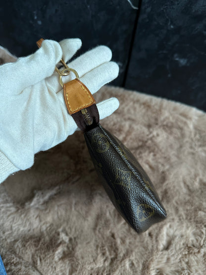 Louis Vuitton Pochette