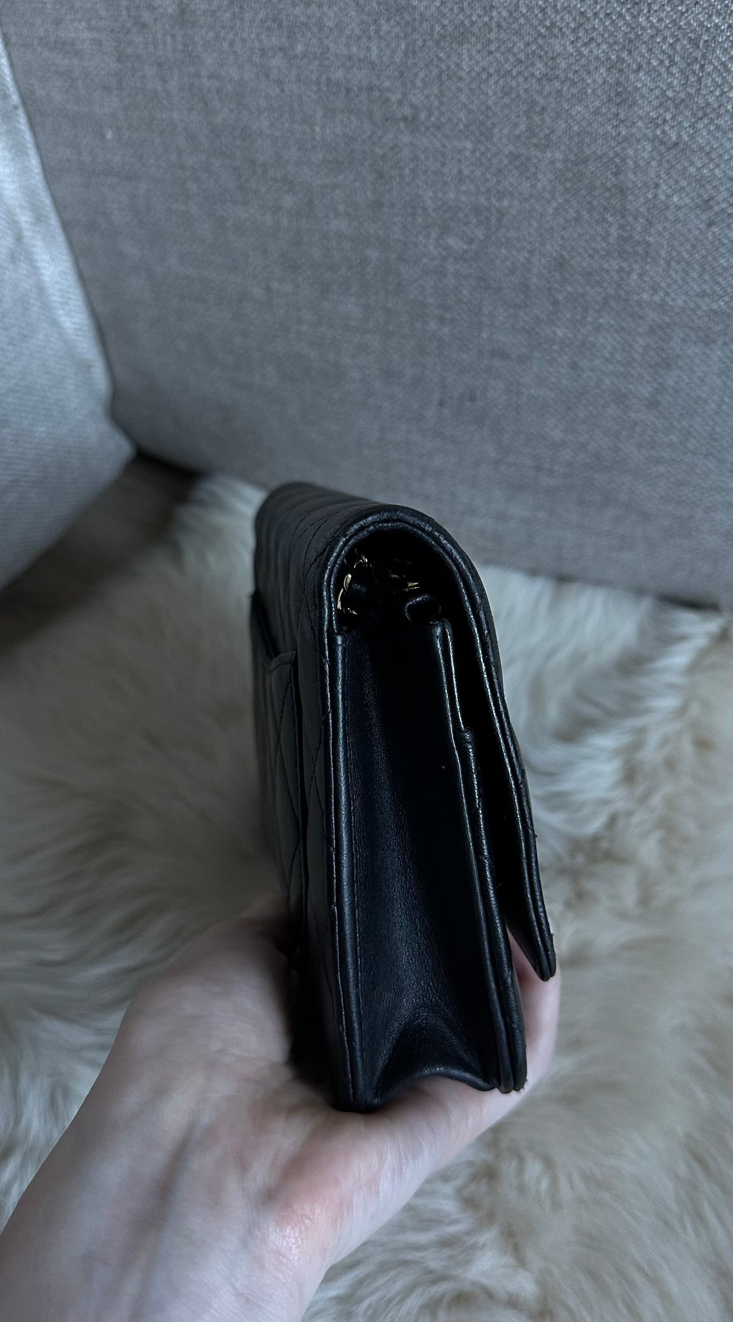 CHANEL WALLET ON CHAIN ​​BLACK AND GOLD