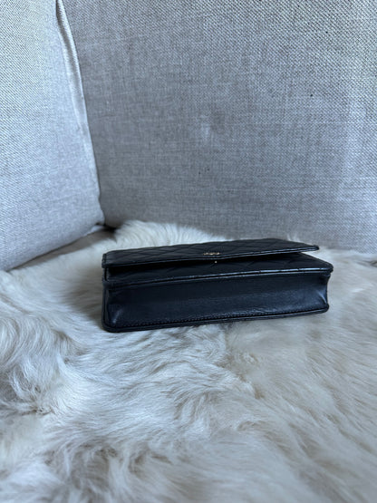 CHANEL WALLET ON CHAIN ​​BLACK AND GOLD