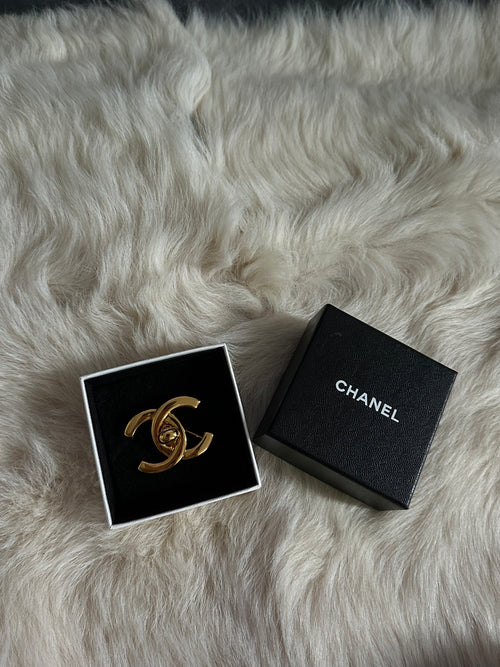 Chanel Broche Turnlock