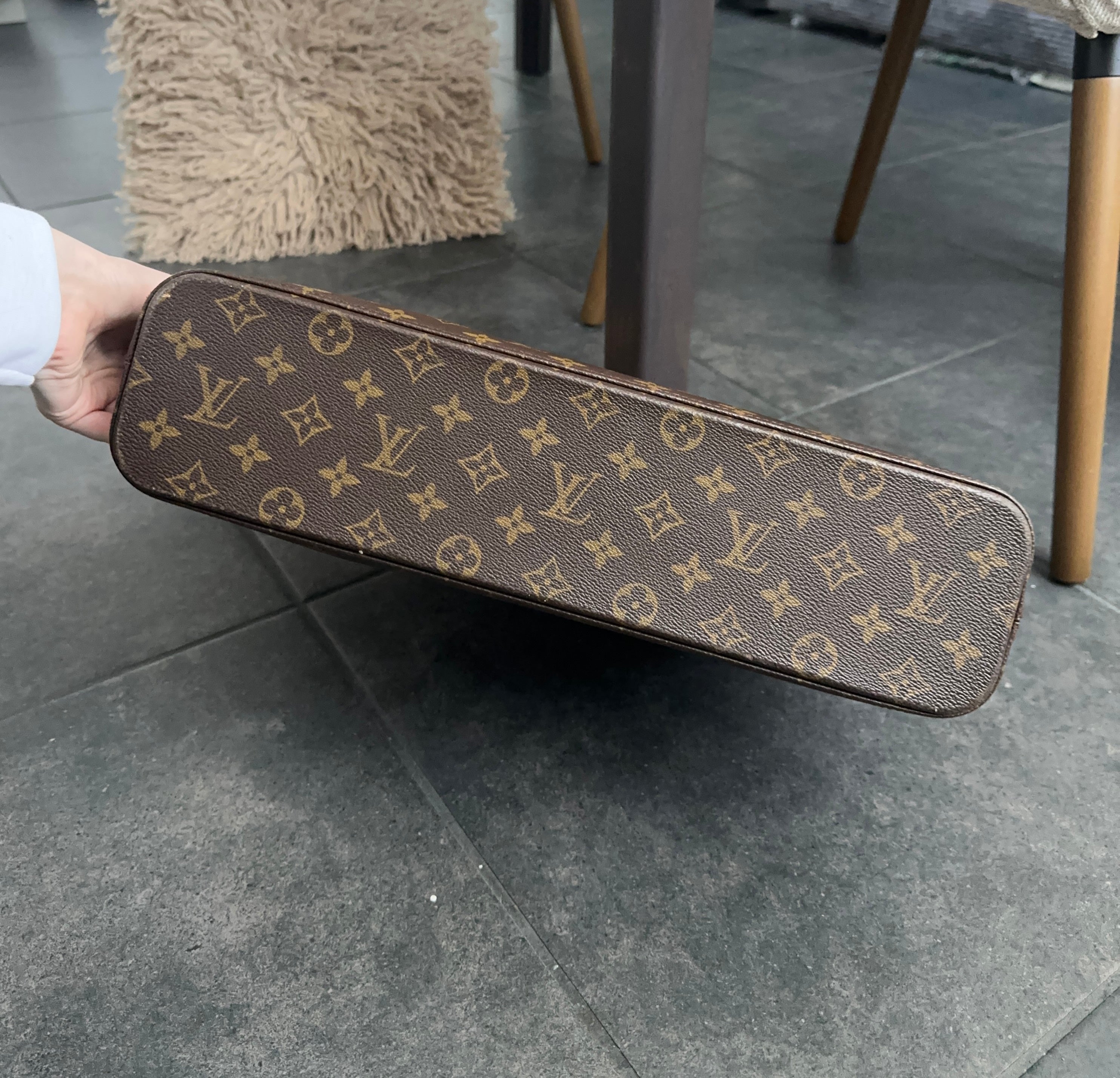 1 Buy = 1 Free Louis Vuitton Luco