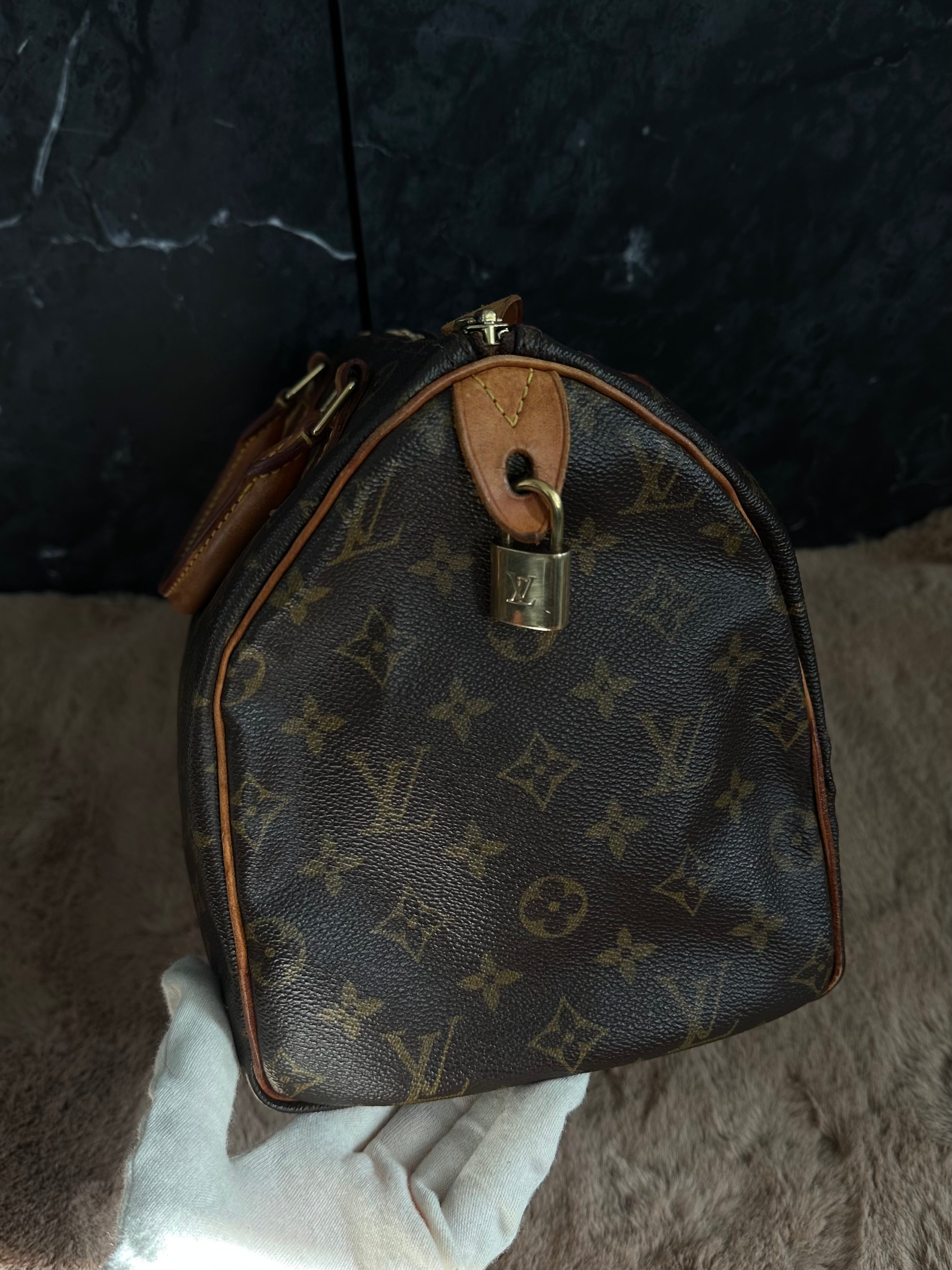 Louis Vuitton Speedy 30